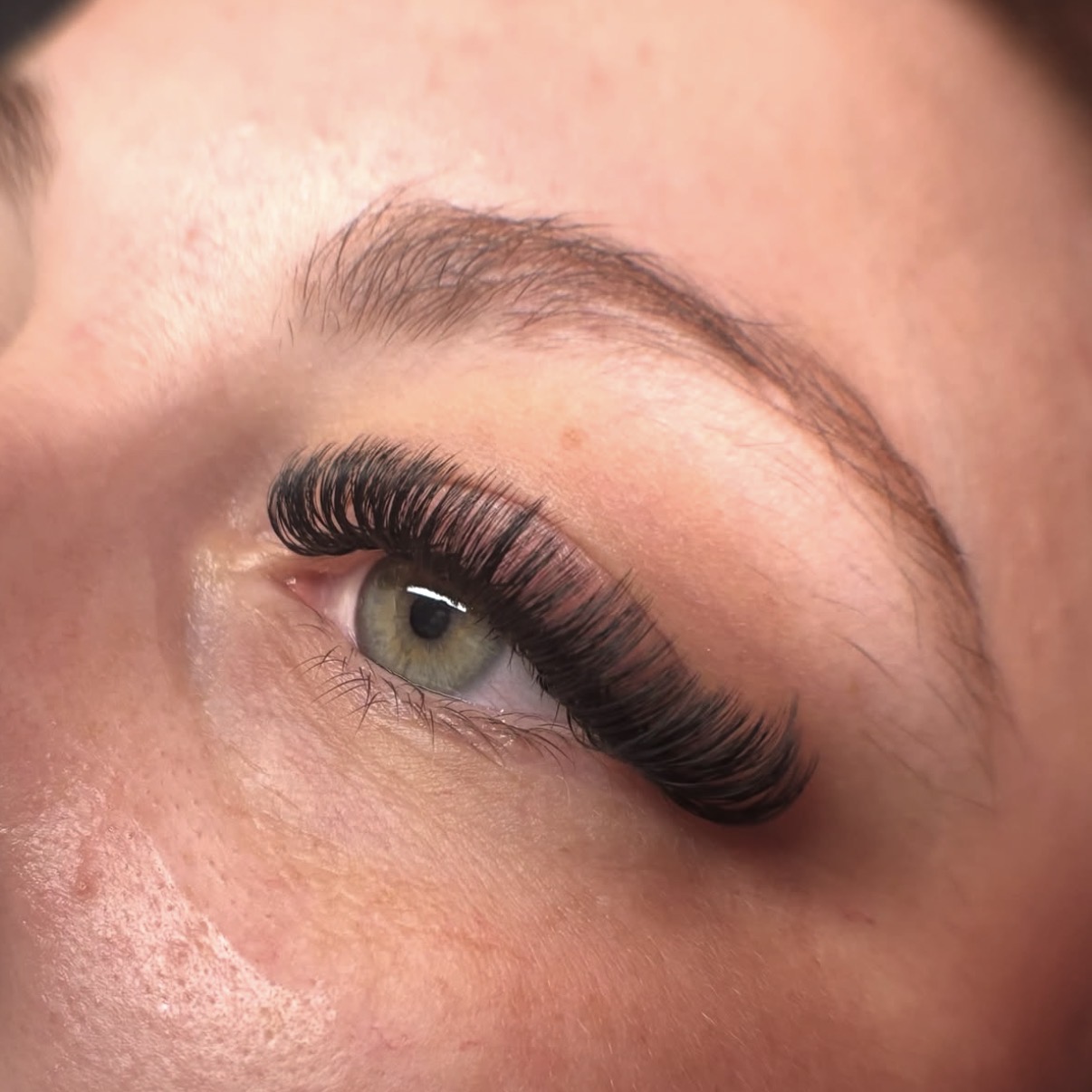 Light Volume lash extensions